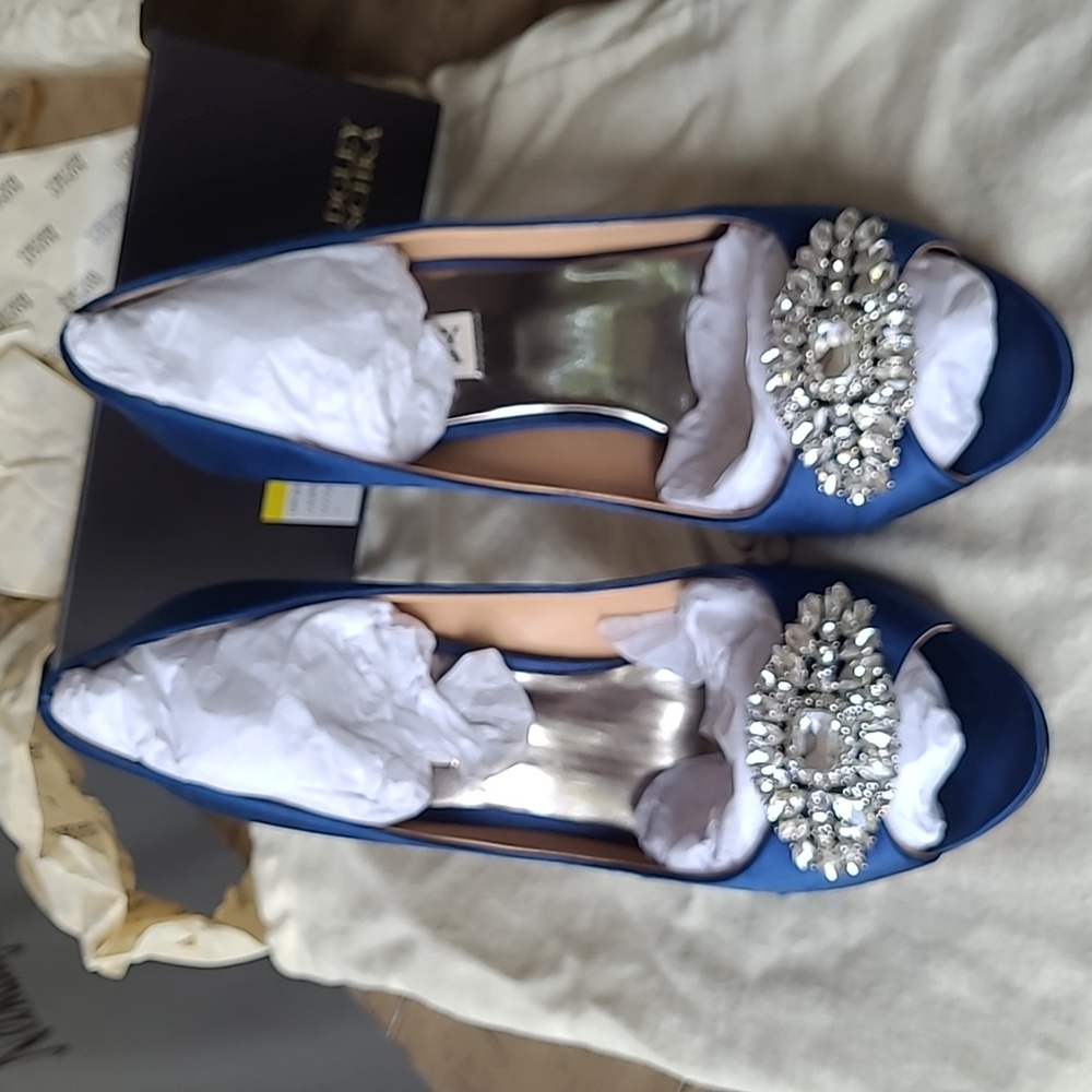 Badgley Mischka Satin Navy Heels Size 7